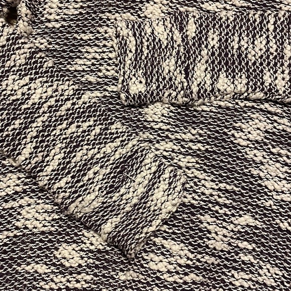 FABLETICS‎ Black and White Long Sleeve Active Sweater Size XS - Picture 4 of 10